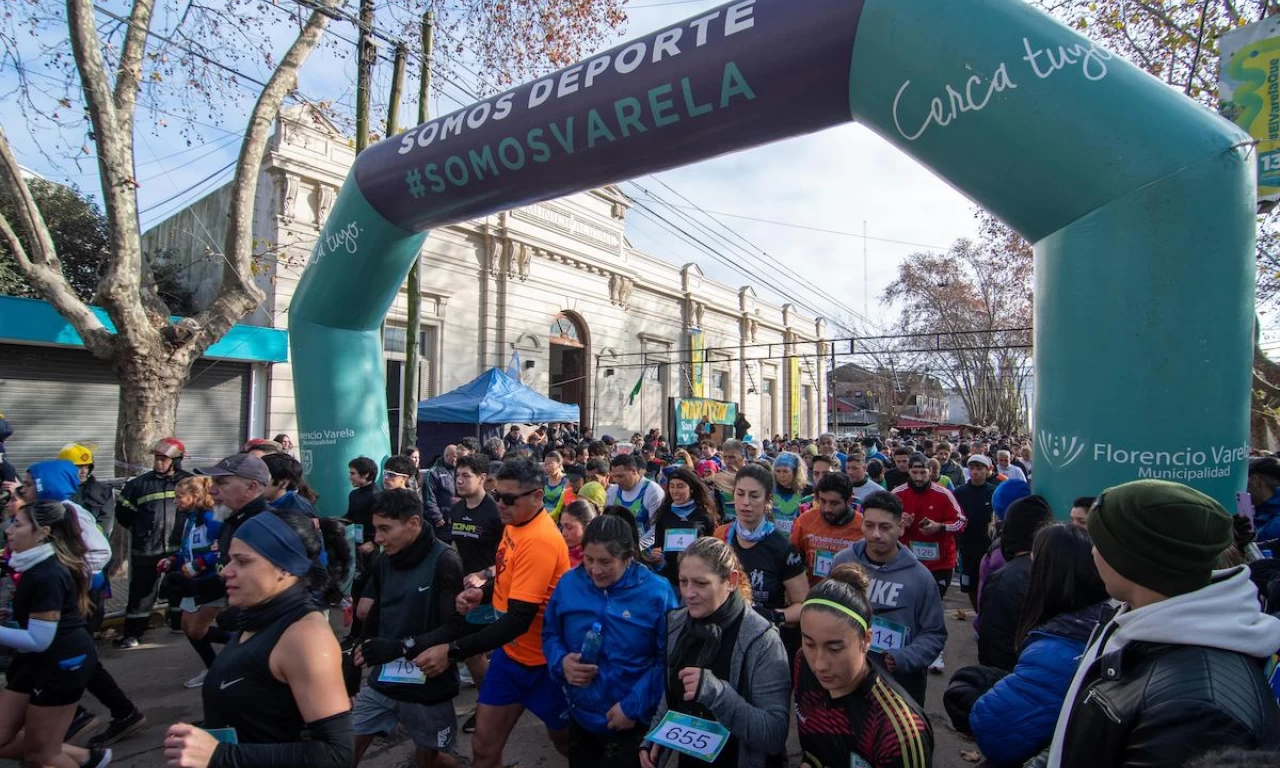 Maratón San Juan Bautista de Florencio Varela: casi 4.000 corredores desafiaron el frío